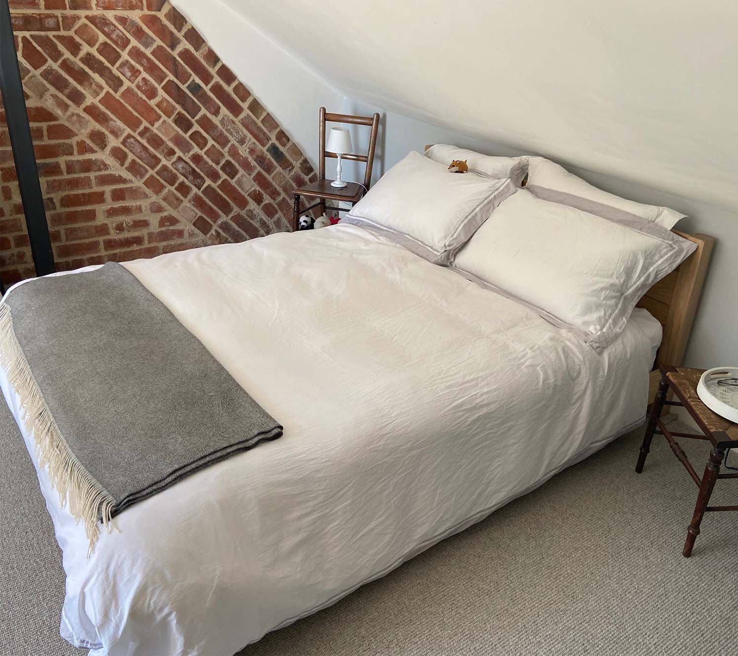 bedroom design ideas small Fabric as a visual buffer